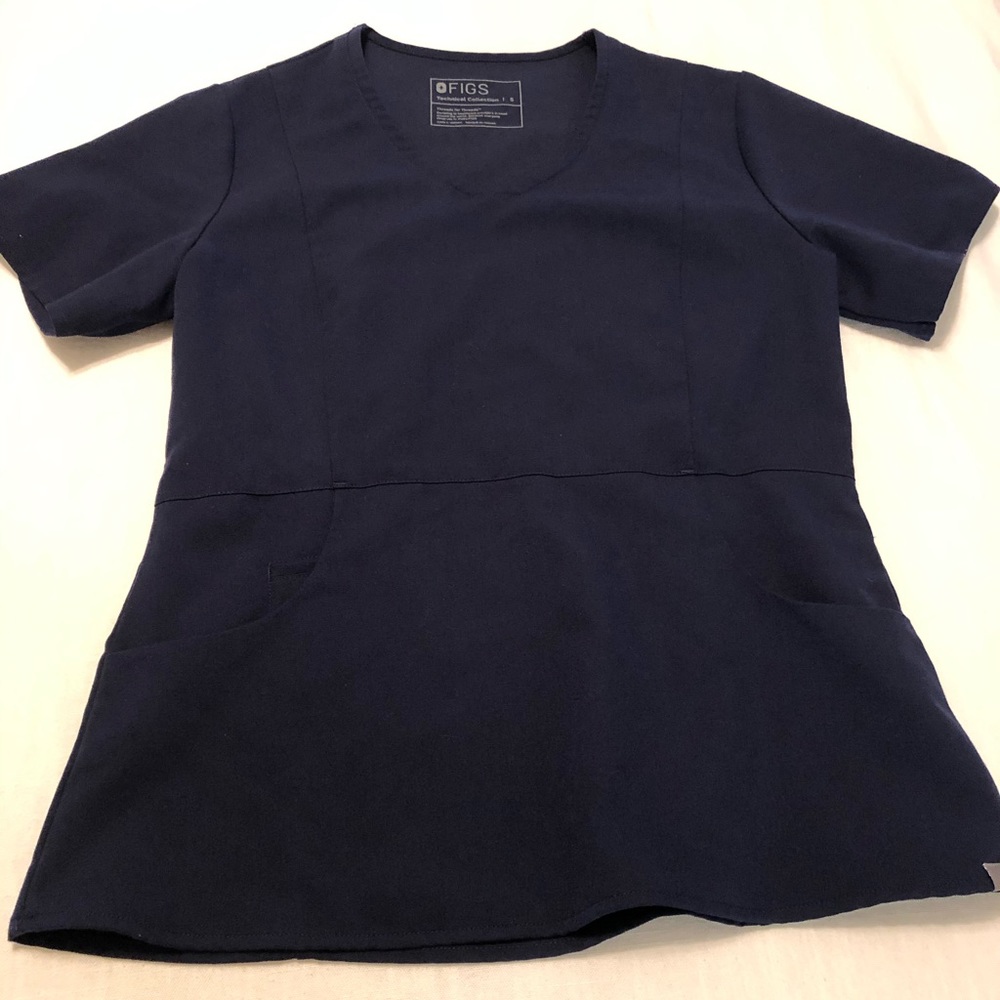 Figs scrub top